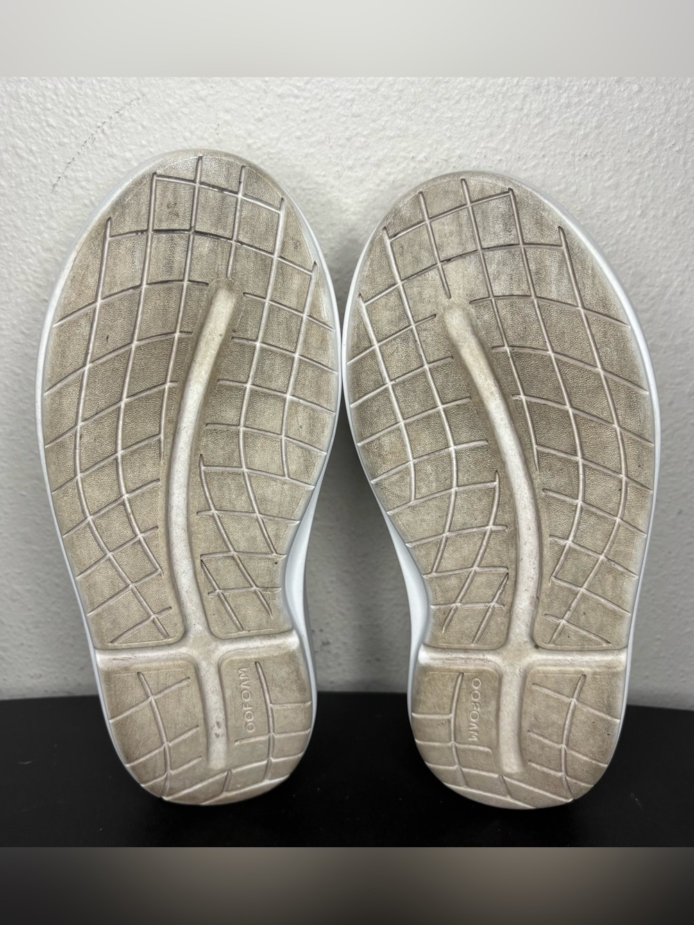 Oofos OOmg Club+ Sneakers Womens 7.5 White Leather Recovery Comfort Shoes 7070 - Picture 6 of 7